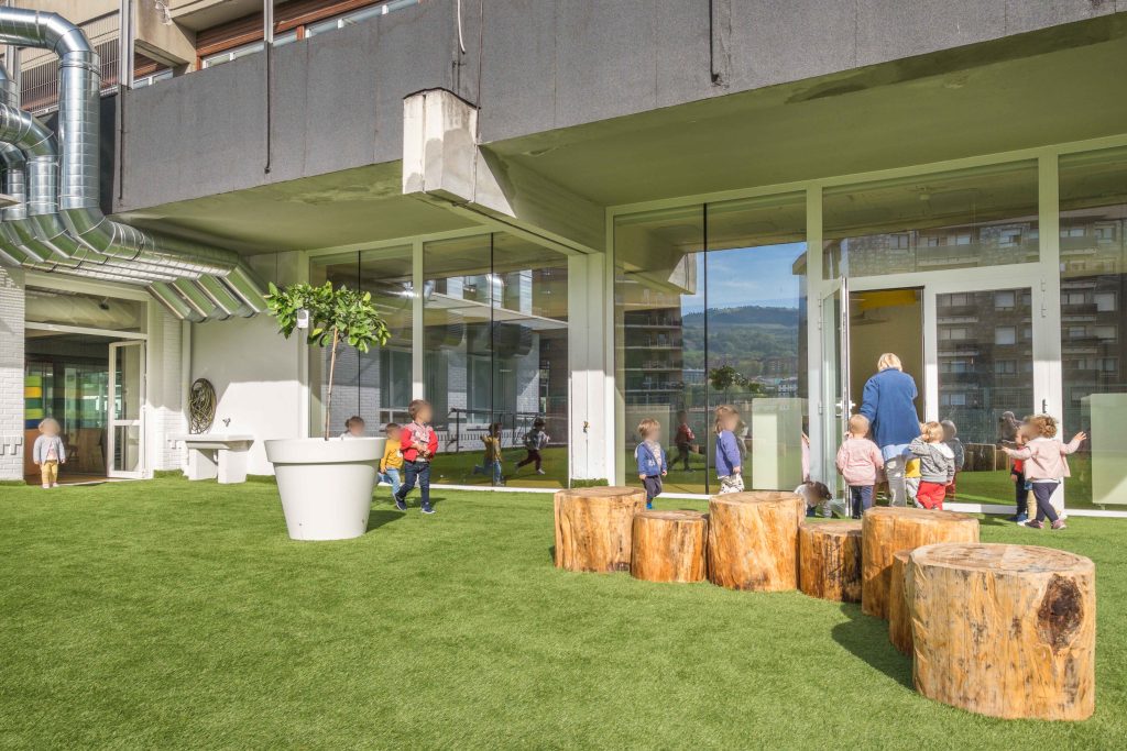 La_Salle_Bilbao_Planta_baja_infantil_patio_exterior_grande-5_4_11zon