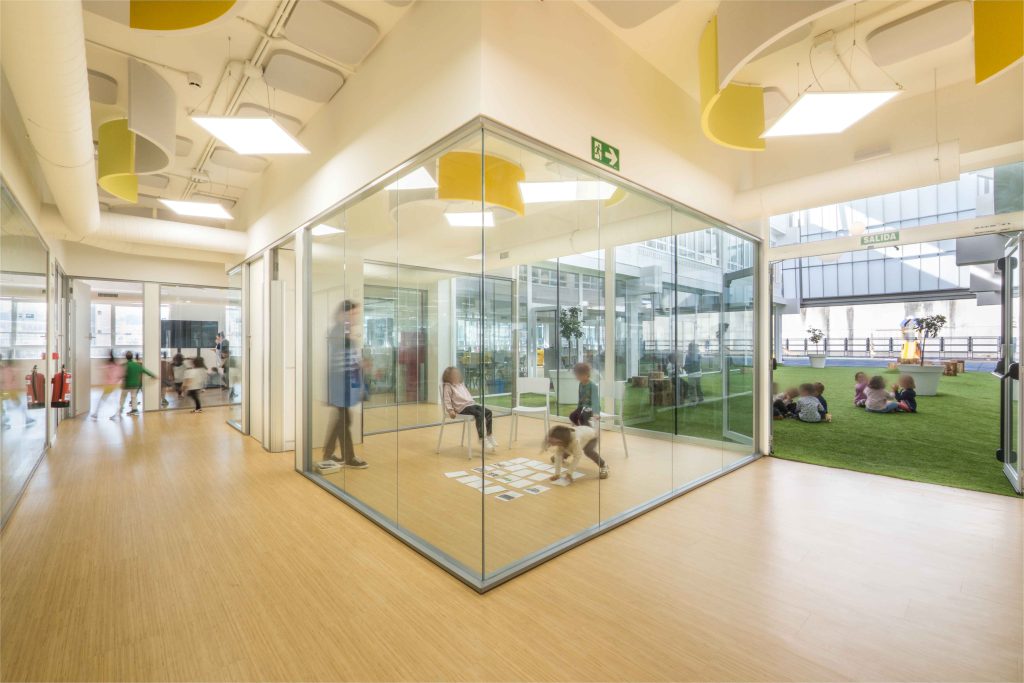 La_Salle_Bilbao_Planta_baja_infantil_sofa_mini_aula-5_2_11zon